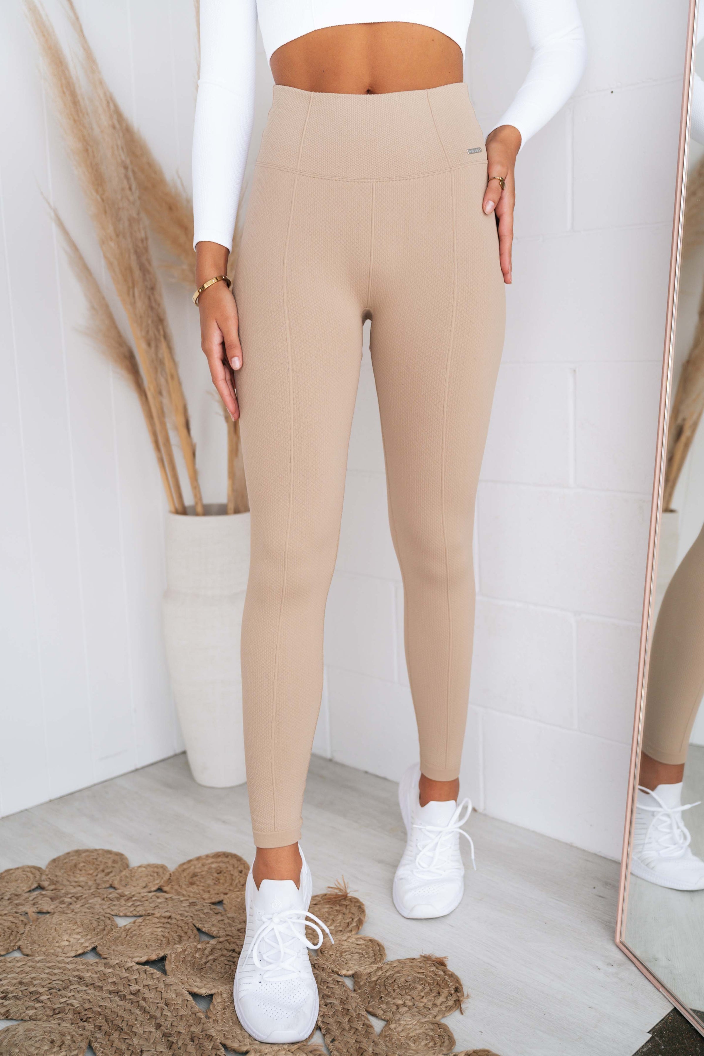 SOLID BEIGE LUXE SEAMLESS TIGHTS – AIMN NZ